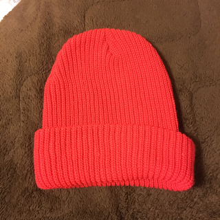 スピンズ(SPINNS)のニット帽 赤 レッド(ニット帽/ビーニー)