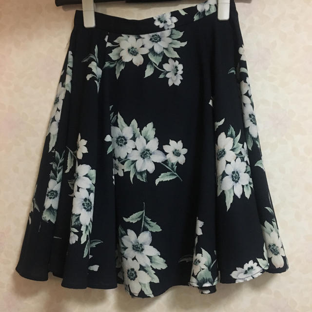 SNIDEL(スナイデル)のsnidel 花柄 スカート レディースのスカート(ミニスカート)の商品写真
