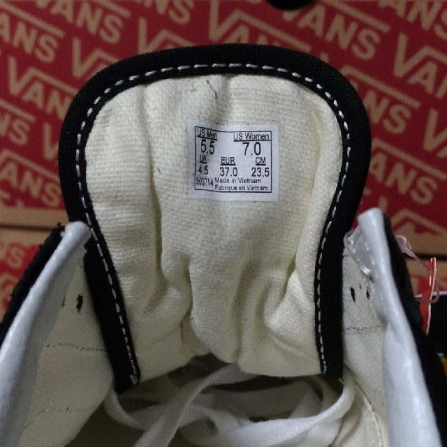 VANS(ヴァンズ)のバンズ　オールドスクール　フレイム　23.5㎝ レディースの靴/シューズ(スニーカー)の商品写真