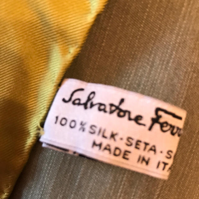 Salvatore Ferragamo(サルヴァトーレフェラガモ)のフェラガモ スカーフ レディースのファッション小物(バンダナ/スカーフ)の商品写真