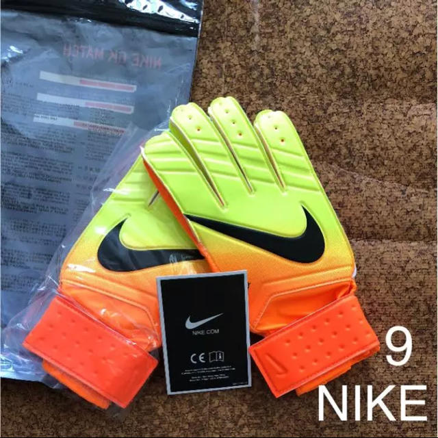 NIKE(ナイキ)の新品☆NIKEゴールキーパーグローブ スポーツ/アウトドアのサッカー/フットサル(その他)の商品写真