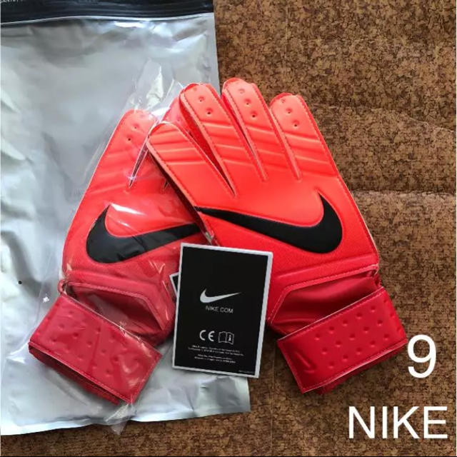 NIKE(ナイキ)の新品☆NIKEゴールキーパーグローブ スポーツ/アウトドアのサッカー/フットサル(その他)の商品写真