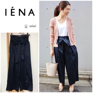 イエナ(IENA)の美品❣️ IENA ライトサテンリボンパンツ ネイビー 40(クロップドパンツ)