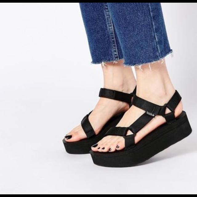 Teva(テバ)のteva 厚底 プラットホーム レディースの靴/シューズ(サンダル)の商品写真