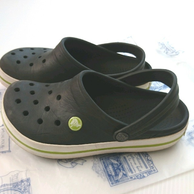 crocs(クロックス)のクロックス M4W6 22cm ブラック 黒 キッズ/ベビー/マタニティのキッズ靴/シューズ(15cm~)(サンダル)の商品写真