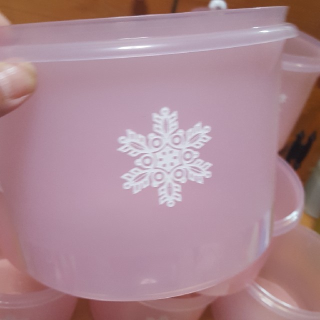 【新中古】パステルカラー丸型容器(大)　Tupperware タッパーウェア インテリア/住まい/日用品のキッチン/食器(容器)の商品写真