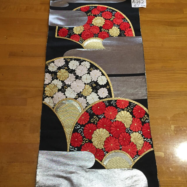 A252珍品京都老舗北尾織物匠錦正絹錦豪華西陣織帯裂地見本刺繍材料金 A252珍品京都老舗北尾織物匠錦正絹錦豪華西陣織帯裂地見本刺繍材料金