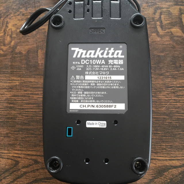 Makita(マキタ)のマキタ DC10WA 充電器 スマホ/家電/カメラのスマートフォン/携帯電話(バッテリー/充電器)の商品写真