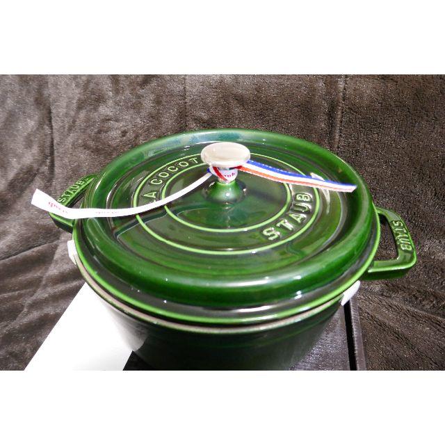 STAUB(ストウブ)の新品　ストウブ 　STAUB ピコ ココット ラウンド 22cm バジルグリーン インテリア/住まい/日用品のキッチン/食器(鍋/フライパン)の商品写真