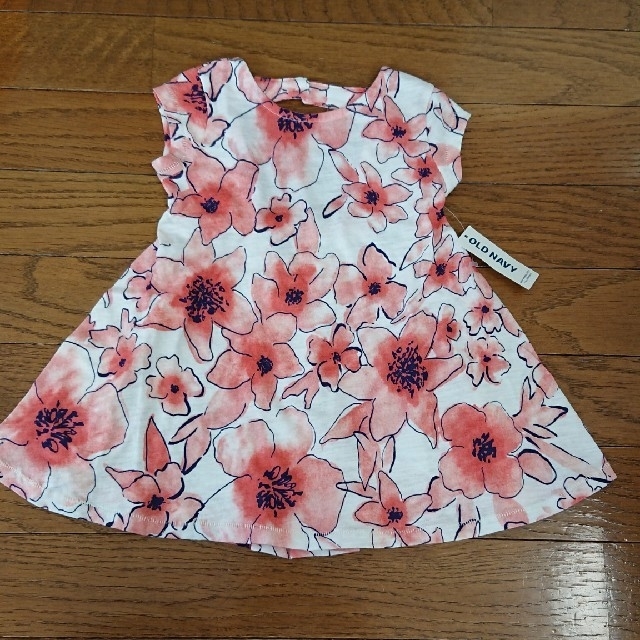 Old Navy(オールドネイビー)のオールドネイビー  花柄ワンピース  新品 キッズ/ベビー/マタニティのベビー服(~85cm)(ワンピース)の商品写真