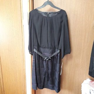 新品・未使用　大きいサイズ　七分袖ワンピース(ひざ丈ワンピース)