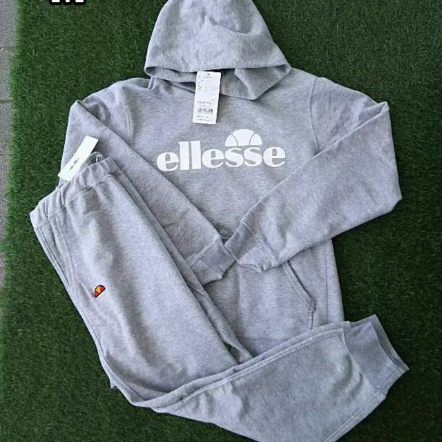 ellesse(エレッセ)の新品！エレッセスウェットパーカー パンツ上下セット Lサイズ グレー スポーツ/アウトドアのテニス(ウェア)の商品写真