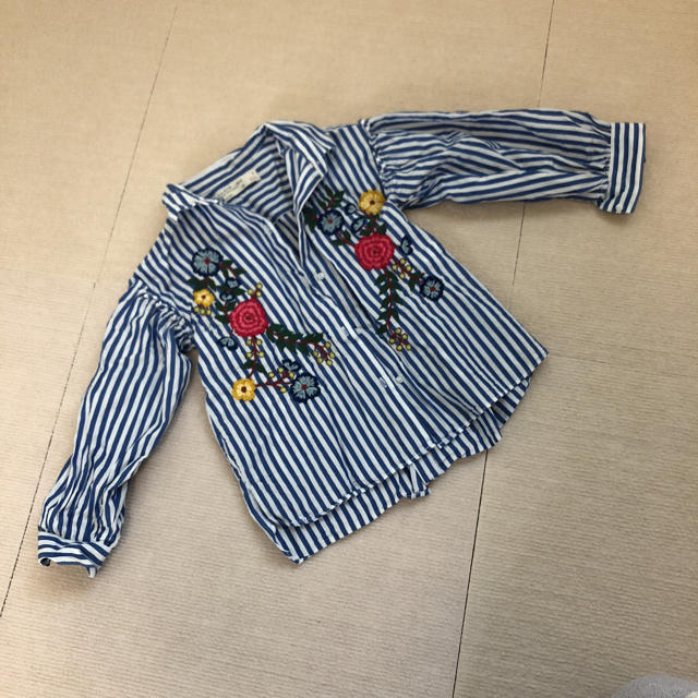 ZARA KIDS(ザラキッズ)のザラ☆ストライプシャツ110センチ美品 キッズ/ベビー/マタニティのキッズ服女の子用(90cm~)(Tシャツ/カットソー)の商品写真