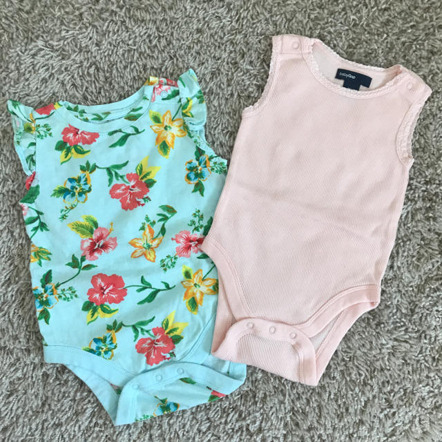 babyGAP(ベビーギャップ)のGAPbaby ロンパース 60 女の子用2枚セット キッズ/ベビー/マタニティのベビー服(~85cm)(タンクトップ/キャミソール)の商品写真