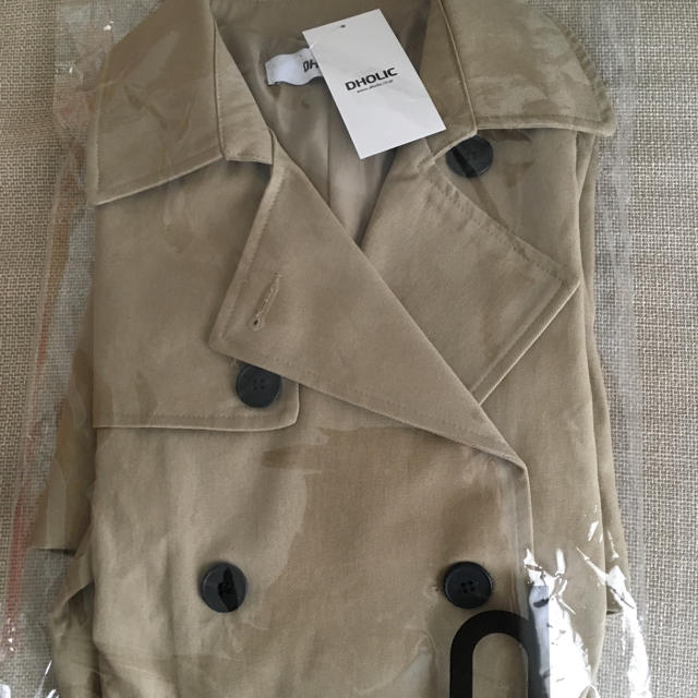 dholic(ディーホリック)のdholic  バックルベルトSETダブルボタントレンチコート レディースのジャケット/アウター(トレンチコート)の商品写真