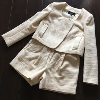 エポカ(EPOCA)のエポカツイード素材スーツ サイズ38新品タグ付き入園式入学式に白(スーツ)