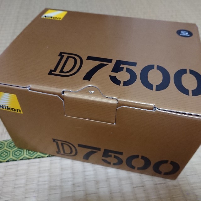 カメラNikon　D7500 ボディ　未使用品