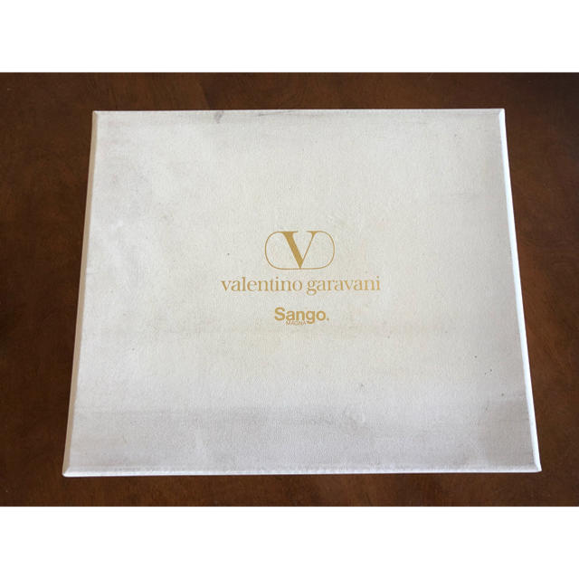 valentino garavani(ヴァレンティノガラヴァーニ)のケーキ皿セット花柄 valentino garavani インテリア/住まい/日用品のキッチン/食器(食器)の商品写真