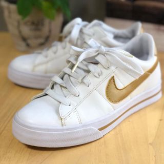 ナイキ(NIKE)のNIKE スニーカー ロゴ GOLD  23㎝(スニーカー)