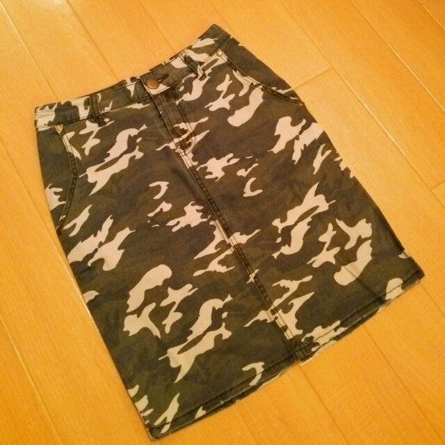 DouDou(ドゥドゥ)のdoudouカモフラ柄スカート迷彩ﾄﾞｩ レディースのスカート(ひざ丈スカート)の商品写真