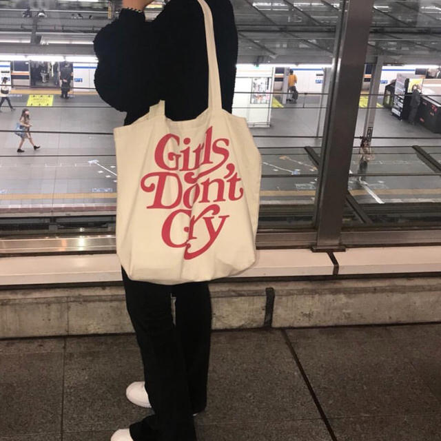 Girls Don't Cry トートバッグ