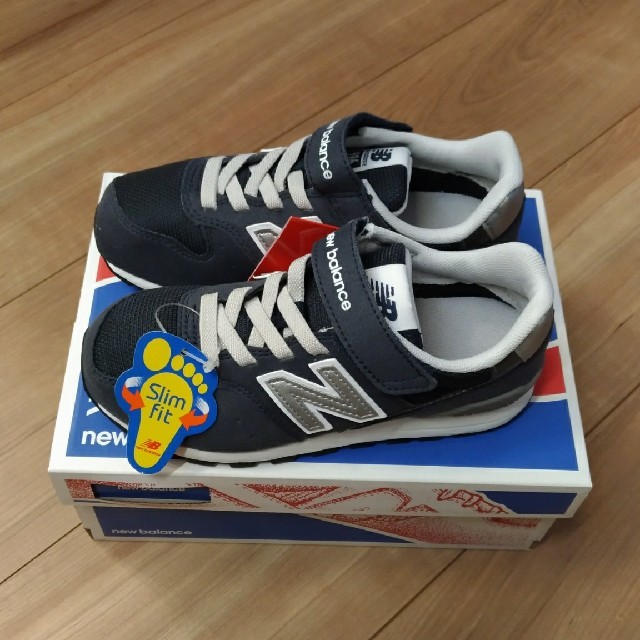 New Balance(ニューバランス)のニューバランス キッズ スニーカー
17cm ネイビー キッズ/ベビー/マタニティのキッズ靴/シューズ(15cm~)(スニーカー)の商品写真