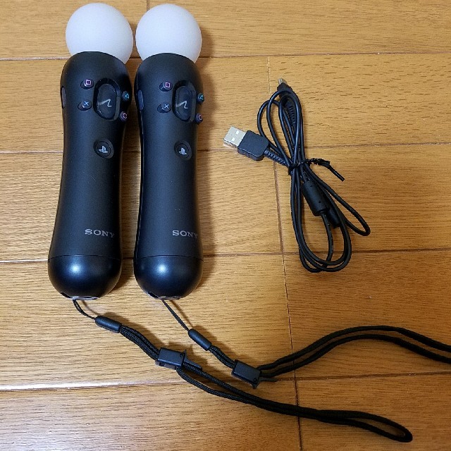 SONY(ソニー)のPS MOVE 2本 エンタメ/ホビーのゲームソフト/ゲーム機本体(その他)の商品写真