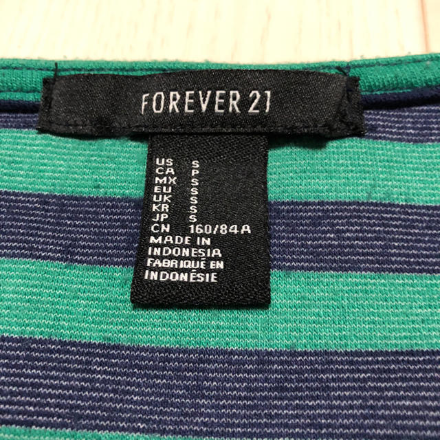 FOREVER 21(フォーエバートゥエンティーワン)のショート丈トップス レディースのトップス(カットソー(長袖/七分))の商品写真