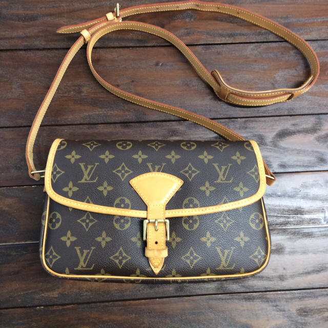 超新作】 LOUIS VUITTON ショルダーバッグ ソローニュ ルイヴィトン