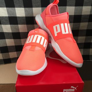 プーマ(PUMA)の【新品】プーマデェアー スポーツシューズ（ピーチ:23.5㎝）(スニーカー)