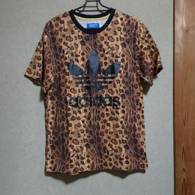 adidas(アディダス)のアディダスオリジナルス Tシャツ ヒョウ柄 メンズのトップス(Tシャツ/カットソー(半袖/袖なし))の商品写真