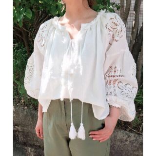 アーバンリサーチ(URBAN RESEARCH)の定価16200円  半額美品 【DouDou】カットワーク刺繍ブラウス(シャツ/ブラウス(長袖/七分))