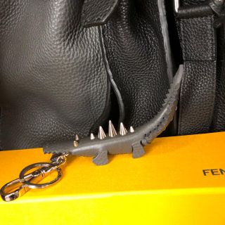 フェンディ(FENDI)の阪急購入国内正規 フェンディ ワニチャーム グレー fendi(キーホルダー)