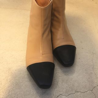 ザラ(ZARA)の★専用★ ショートブーツ ベージュ ブラック ツートン(ブーツ)