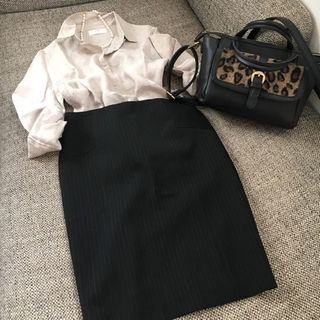 トゥモローランド(TOMORROWLAND)の美品 ピンストライプのウールタイトスカート(ひざ丈スカート)