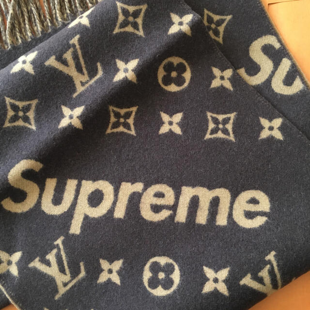 Supreme(シュプリーム)の送料無料 Supreme×LOUIS VUITTON MonogramScarf メンズのファッション小物(ストール)の商品写真