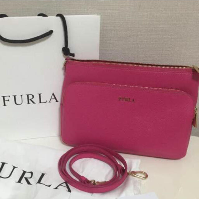 Furla(フルラ)のワンポイントに可愛い♡新品♡フルラ♡2WAYバック♡濃いピンク レディースのバッグ(ショルダーバッグ)の商品写真