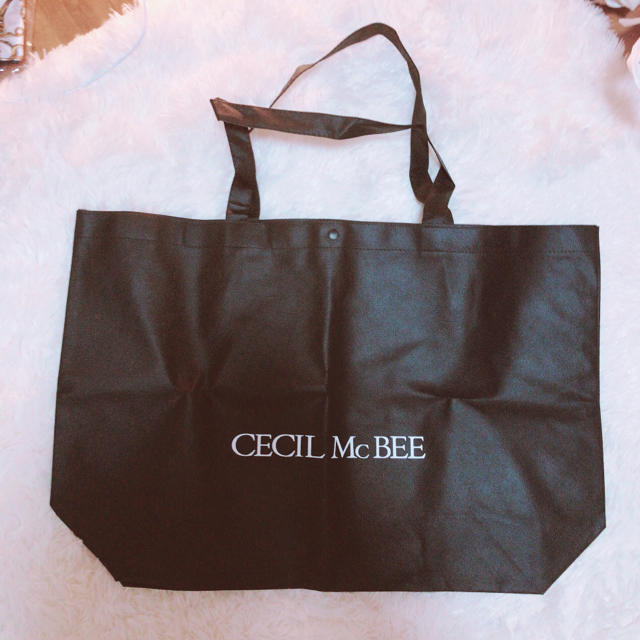 CECIL McBEE(セシルマクビー)のセシルマクビー❤️サブバッグ❤️不織布❤️大サイズ レディースのバッグ(ショップ袋)の商品写真