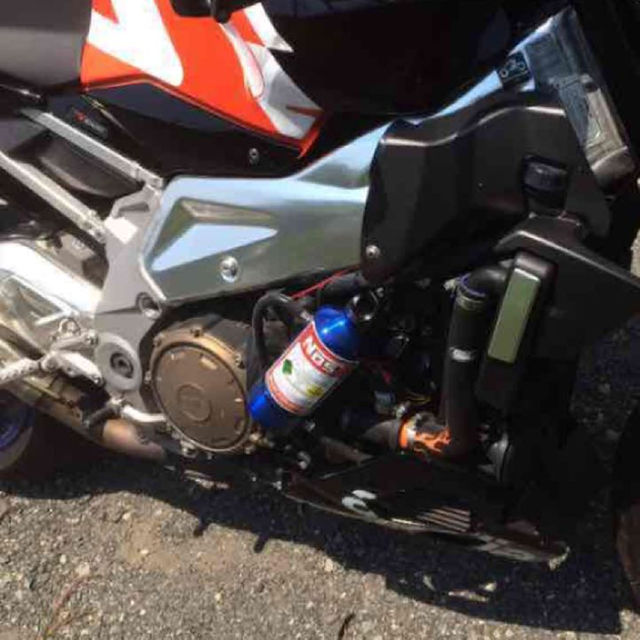 ニトロ NOS風 ダミータンク バイク汎用の通販 by やーーー's ニトロ NOS風 ダミータンク バイク汎用の通販 by やーーー's