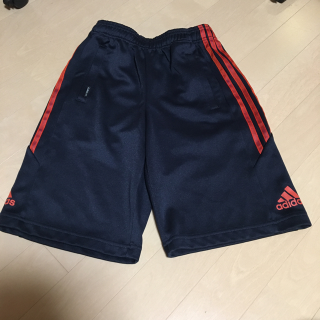 adidas(アディダス)のハーフパンツ キッズ/ベビー/マタニティのキッズ服男の子用(90cm~)(パンツ/スパッツ)の商品写真