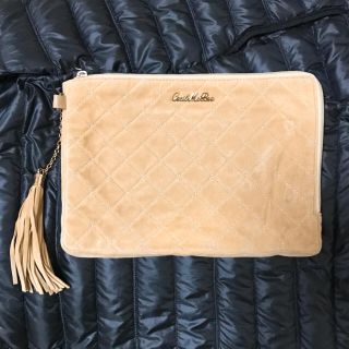 セシルマクビー(CECIL McBEE)の＊CECIL McBEE キルトタッセルクラッチ バッグ ベージュ タッセル＊(クラッチバッグ)