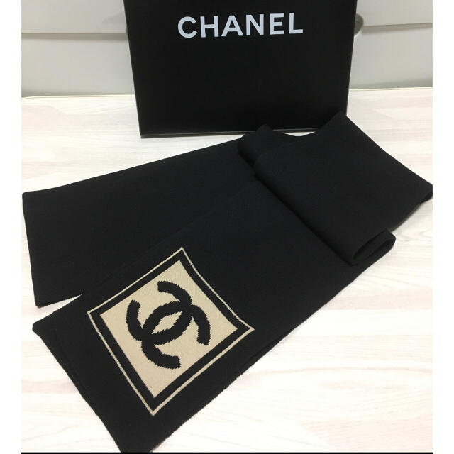 CHANEL(シャネル)の超美品 春秋用 シャネル リバーシブル ストール マフラー レディースのファッション小物(マフラー/ショール)の商品写真