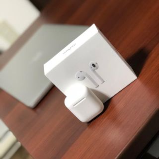 アップル(Apple)のAirPods(ヘッドフォン/イヤフォン)