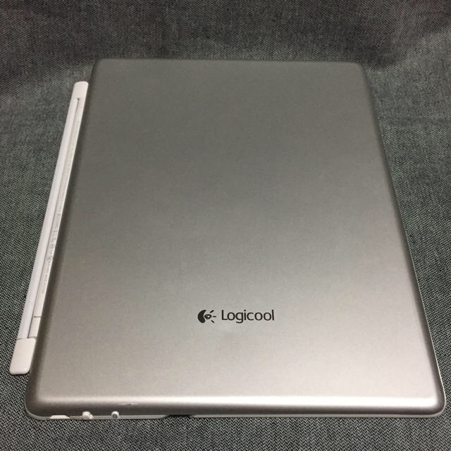 iPad(アイパッド)のLogicool ウルトラスリム Bluetoothキーボードカバー 訳あり スマホ/家電/カメラのPC/タブレット(PC周辺機器)の商品写真