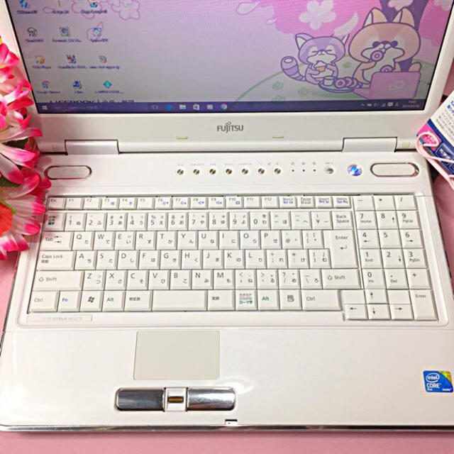 富士通(フジツウ)の高性能ホワイトi5❤️ブルーレイ/Office/WiFi❤️Win10❤️可愛い スマホ/家電/カメラのPC/タブレット(ノートPC)の商品写真