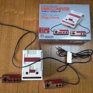 ニンテンドウ(任天堂)のファミリーコンピュータ クラシックミニ(家庭用ゲーム機本体)