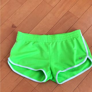 フォーエバートゥエンティーワン(FOREVER 21)のフォーエバー21 ショートパンツ トレーニング パンツ XS 美品(ショートパンツ)