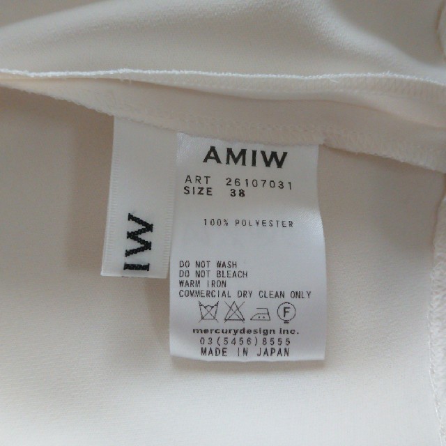AMIW(アミウ)のホワイトブラウス レディースのトップス(シャツ/ブラウス(長袖/七分))の商品写真