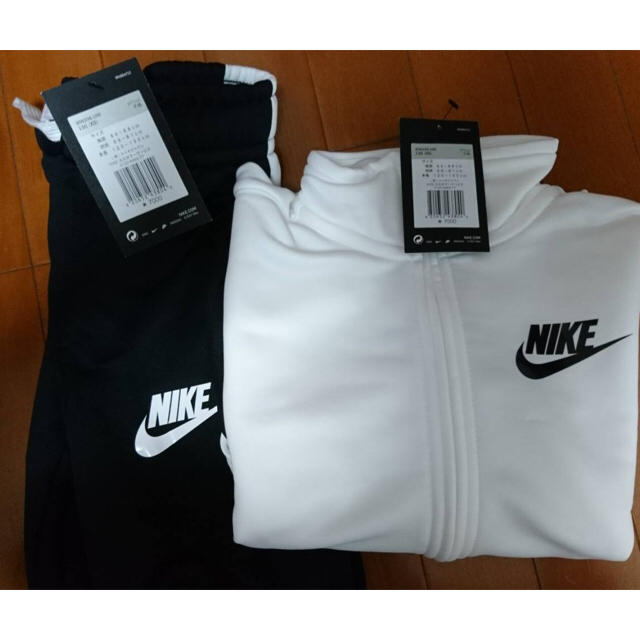 NIKE(ナイキ)の成約済み【NIKE】ジュニア用 セットアップジャージ 140 キッズ/ベビー/マタニティのキッズ服男の子用(90cm~)(その他)の商品写真