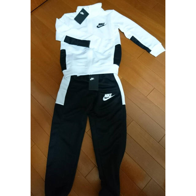 NIKE(ナイキ)の成約済み【NIKE】ジュニア用 セットアップジャージ 140 キッズ/ベビー/マタニティのキッズ服男の子用(90cm~)(その他)の商品写真